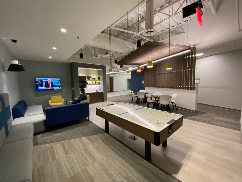 1320 City Center Dr, Carmel, IN à louer - Photo intérieure – Image 3 sur 11