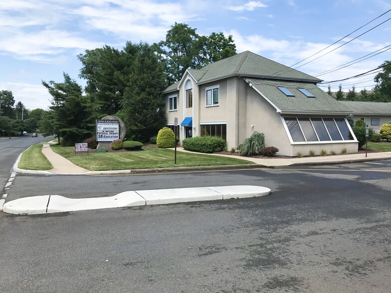 1323 Rt 34 N, Aberdeen, NJ à louer - Photo de l’immeuble – Image 2 sur 9