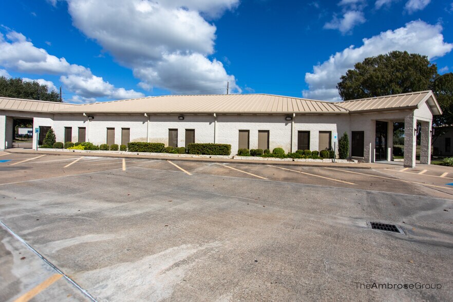 8220 Jones Rd, Houston, TX à vendre - Photo de l’immeuble – Image 3 sur 10
