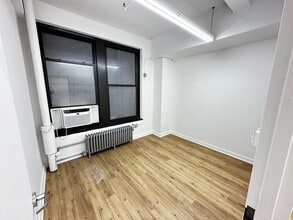 147 W 35th St, New York, NY à louer Photo intérieure– Image 2 sur 6