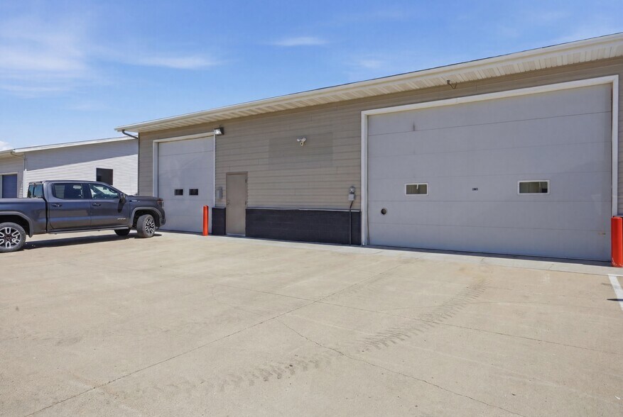 2942 S Fiechtnet Dr, Fargo, ND à vendre - Photo de l’immeuble – Image 2 sur 16
