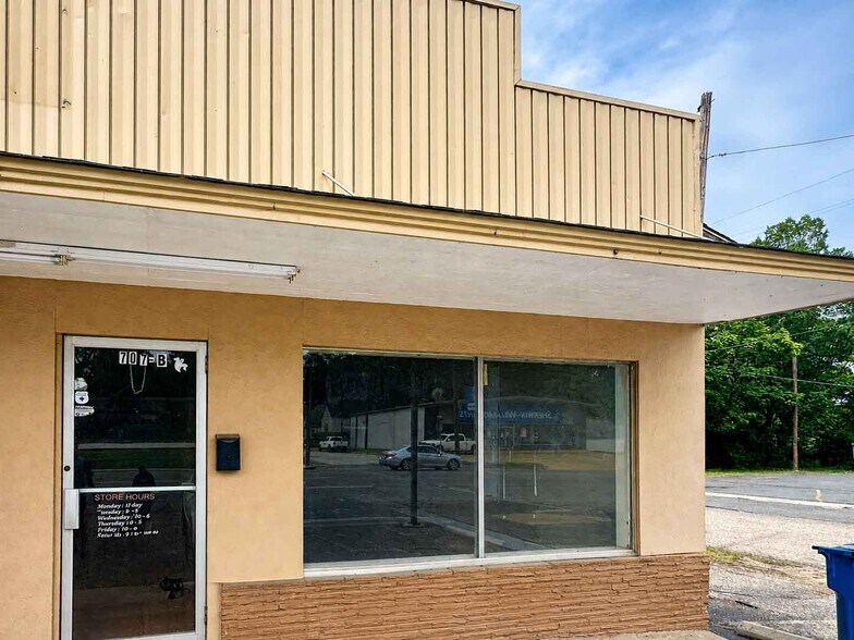 707 E Grand Ave, Marshall, TX à louer - Photo de l’immeuble – Image 2 sur 12