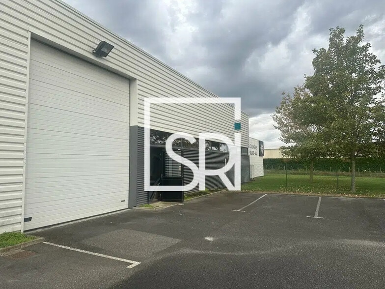 Local commercial dans Charmeil à vendre - Photo de l’immeuble – Image 2 sur 11