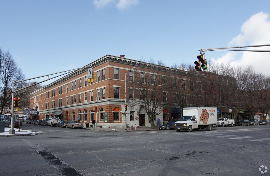 6 Castle St, Great Barrington, MA à louer - Photo de l’immeuble – Image 3 sur 4