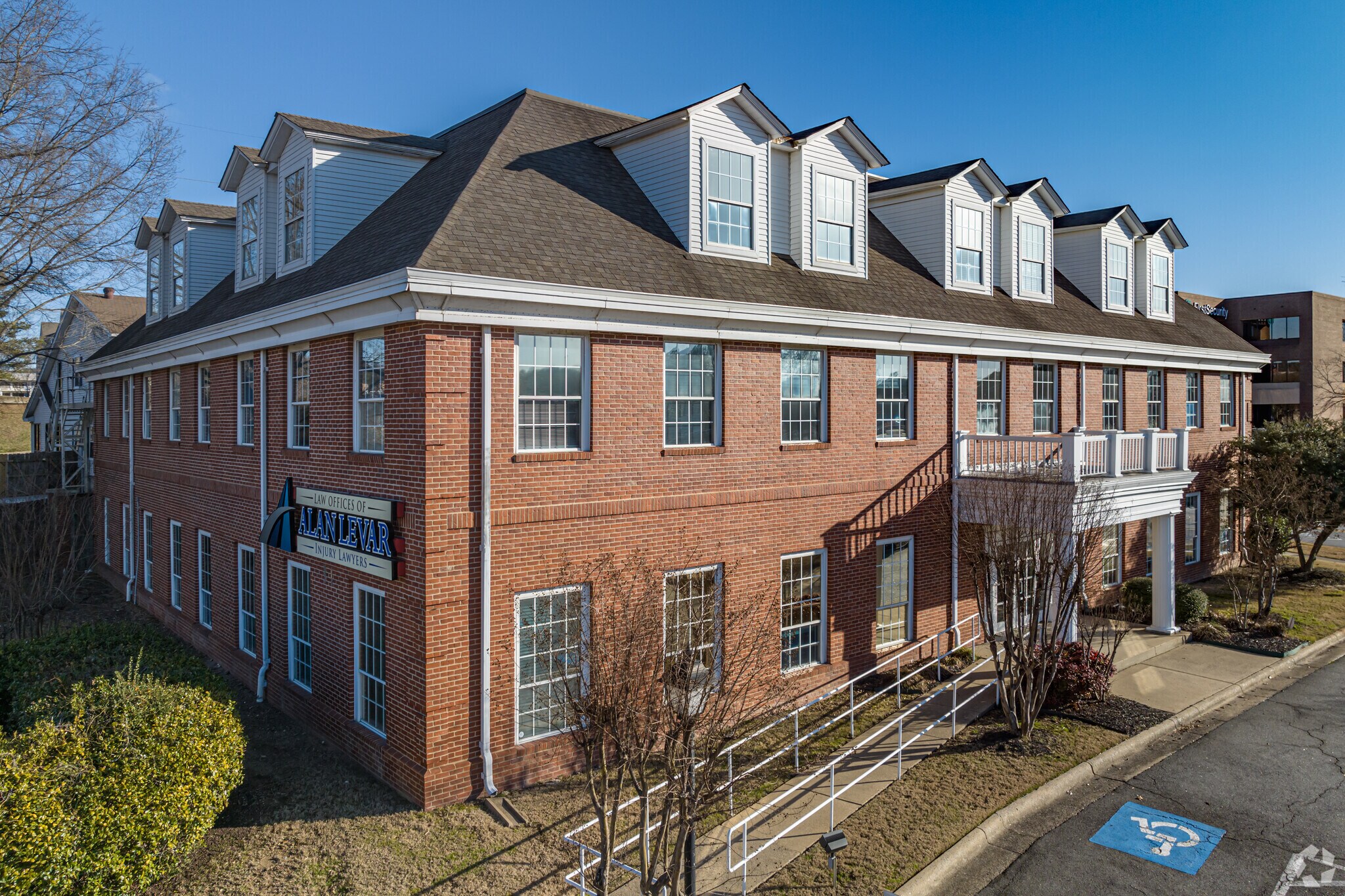 204 Executive Ct, Little Rock, AR à louer Photo de l’immeuble– Image 1 sur 8