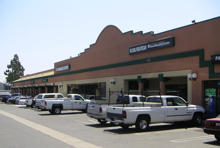 250-254 W Harvard Blvd, Santa Paula, CA à louer - Photo de l’immeuble – Image 3 sur 5