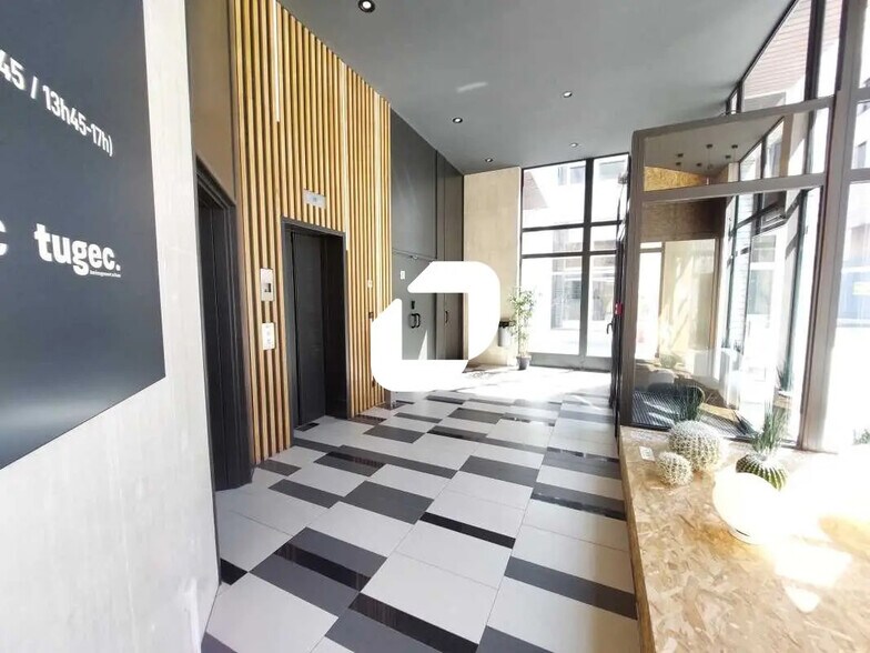 11-17 Rue Joël Le Theule, Montigny-le-Bretonneux à louer - Photo de l’immeuble – Image 3 sur 14