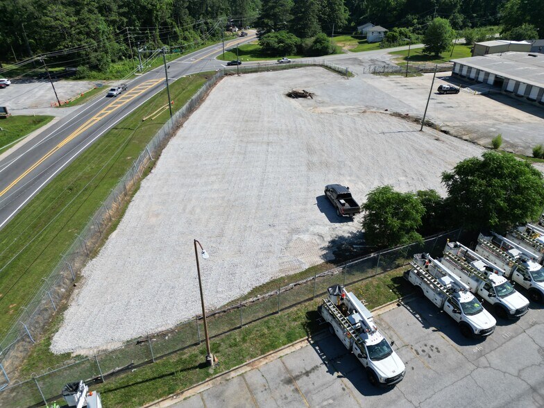 1023 Rock Cut Rd, Forest Park, GA à louer - Photo de l’immeuble – Image 2 sur 9