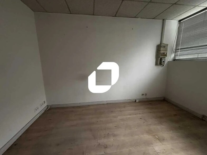 20 Rue Du Bel Air, Lisses à louer - Photo de l’immeuble – Image 3 sur 11