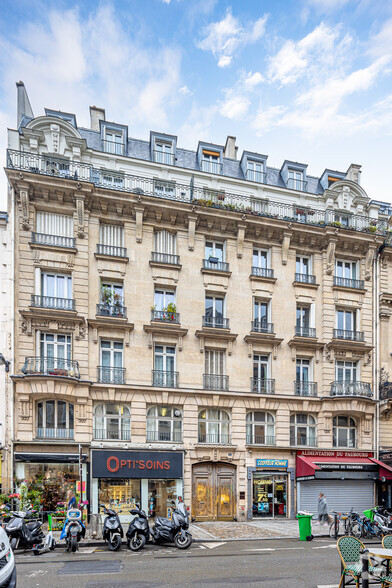 77 Rue Du Faubourg Saint-Denis, Paris à louer - Photo principale – Image 1 sur 2