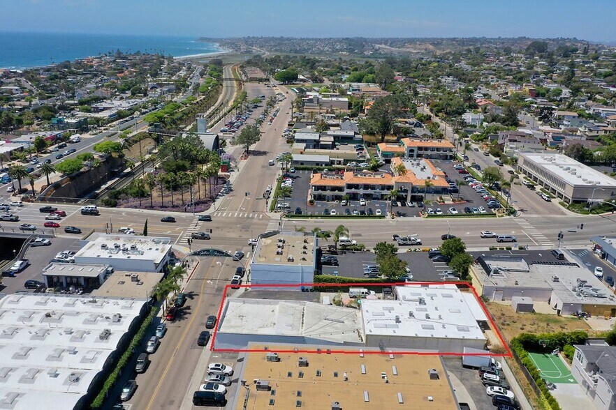 118 S Cedros Ave, Solana Beach, CA à vendre - Photo de l’immeuble – Image 2 sur 32