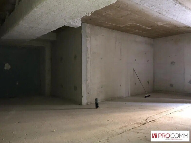 Local d’activités dans Ivry-sur-Seine à louer - Photo de l’immeuble – Image 3 sur 7