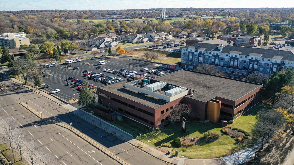 6499 University Ave NE, Fridley, MN à louer - Photo de l’immeuble – Image 3 sur 21