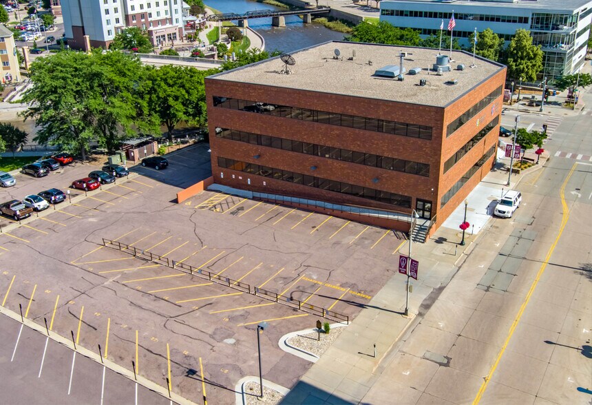 200 N Phillips Ave, Sioux Falls, SD à louer - Photo de l’immeuble – Image 3 sur 4