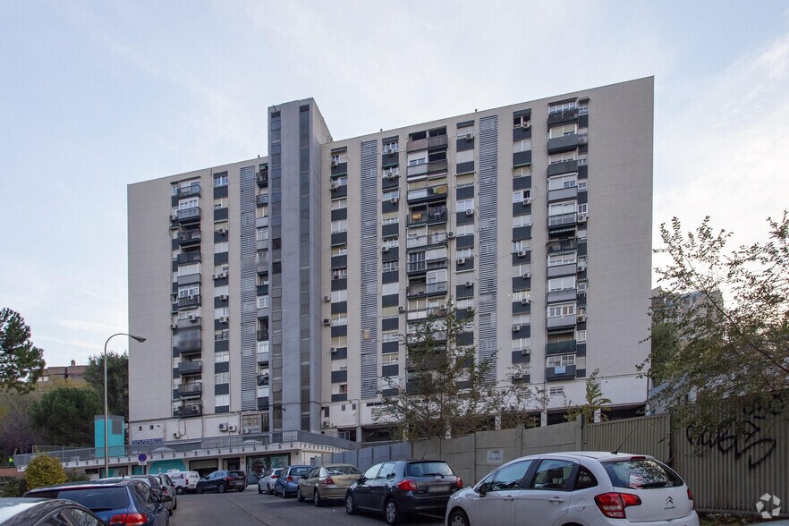 Calle del Camino de los Vinateros, 15, Madrid, Madrid à louer - Photo de l’immeuble – Image 3 sur 4