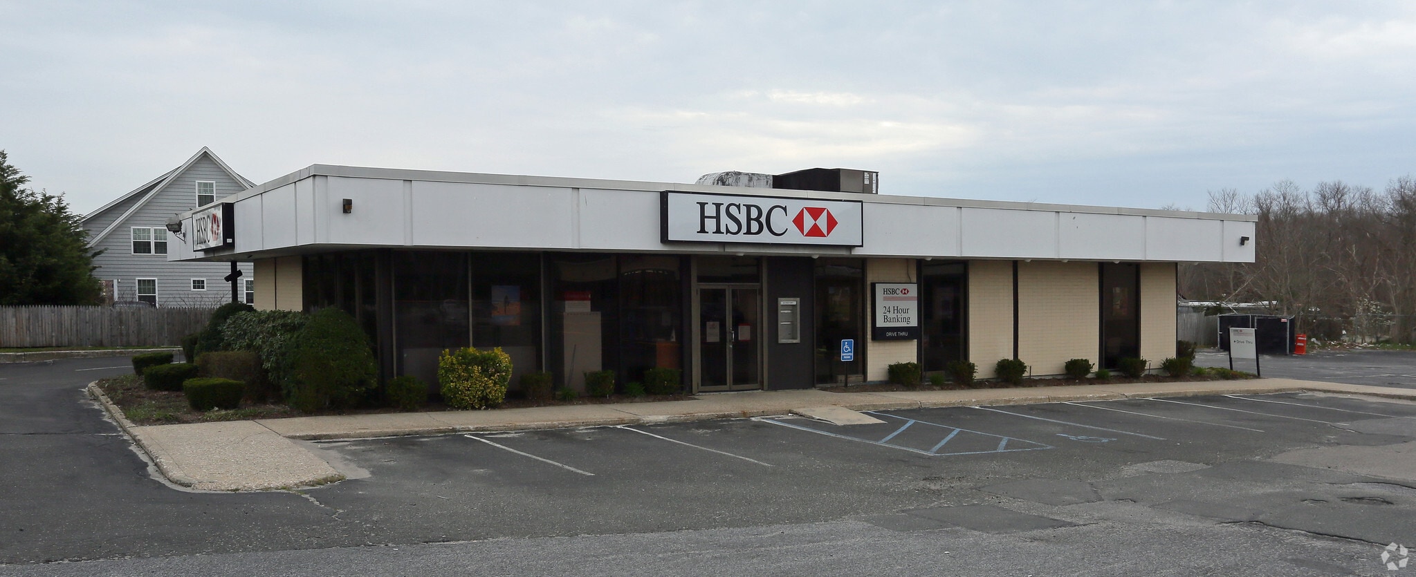 1718 Montauk Hwy, Mastic, NY à louer Photo principale– Image 1 sur 10