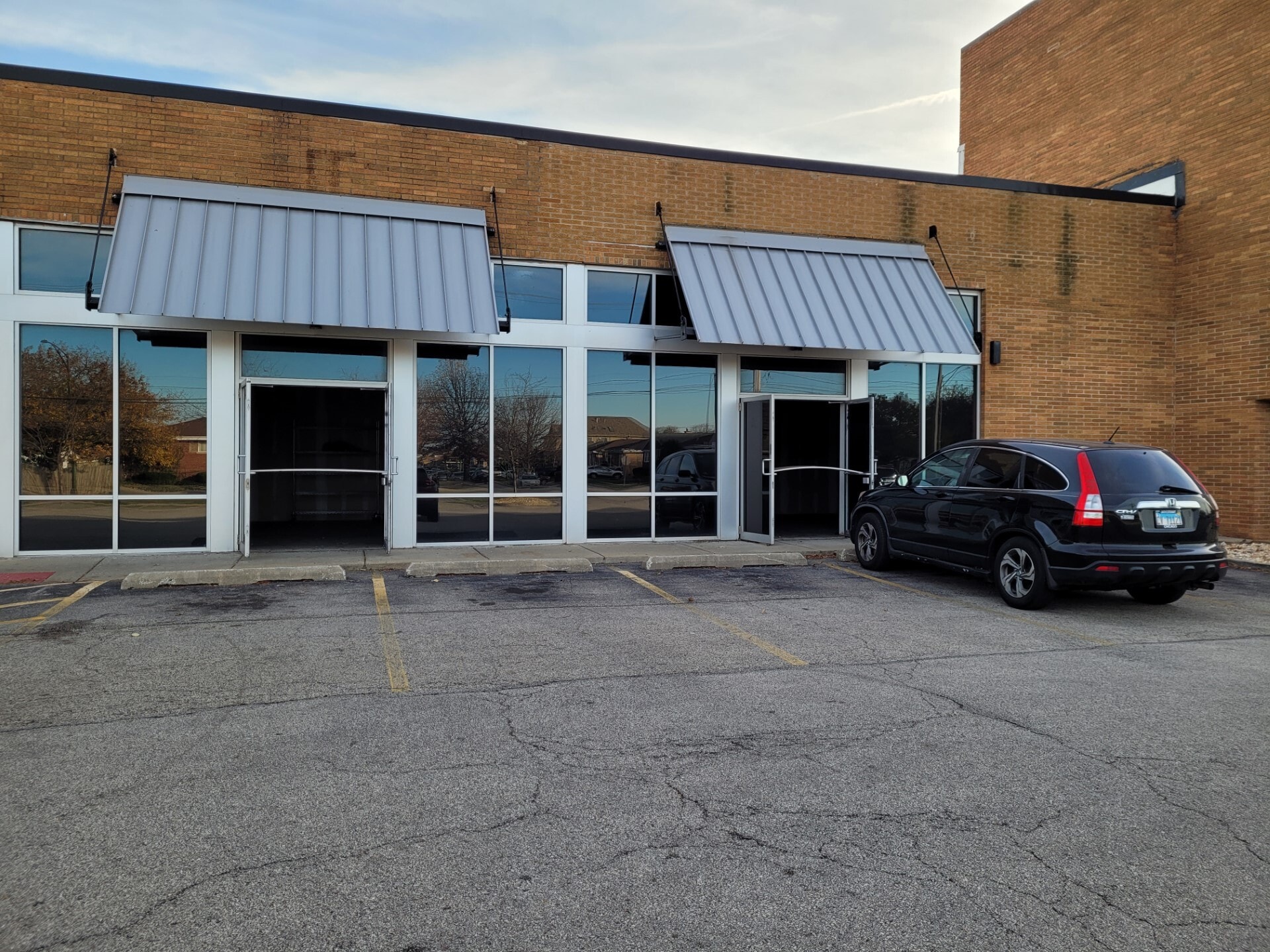 7125 W Gunnison St, Harwood Heights, IL à louer Photo de l’immeuble– Image 1 sur 12
