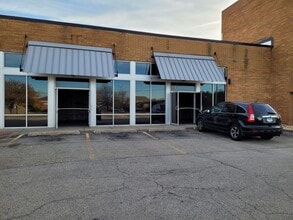 7125 W Gunnison St, Harwood Heights, IL à louer Photo de l’immeuble– Image 1 sur 12