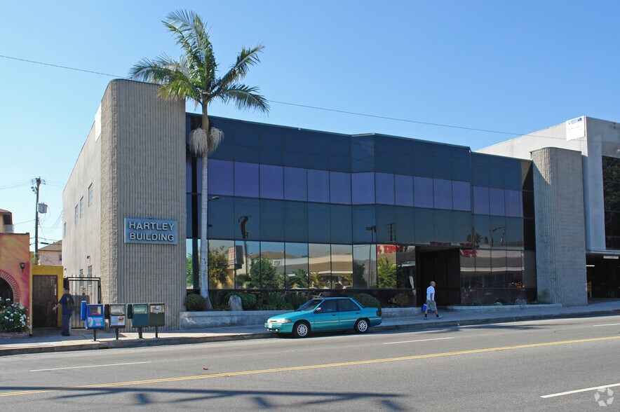 209 E Alameda Ave, Burbank, CA à louer - Photo de l’immeuble – Image 3 sur 5