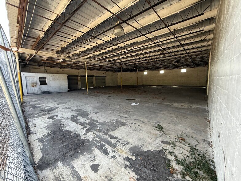 2822 N 35th St, Tampa, FL à louer - Photo de l’immeuble – Image 2 sur 5