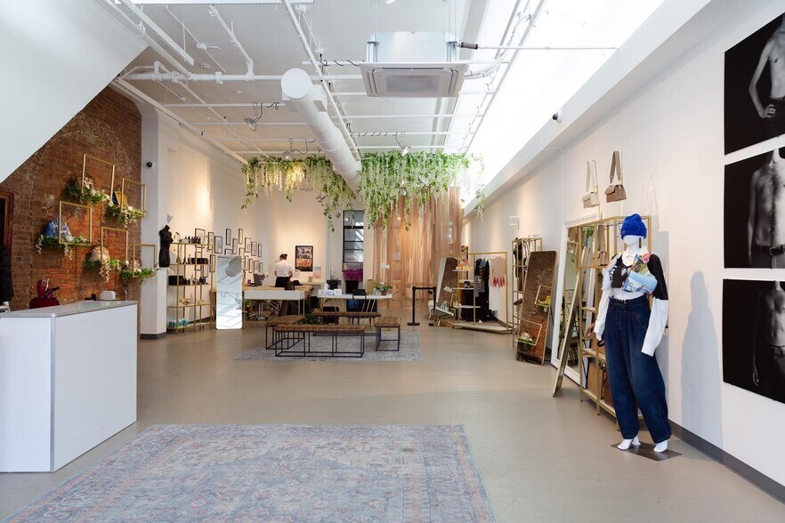 302 Bowery, New York, NY à louer - Photo de l’immeuble – Image 3 sur 16