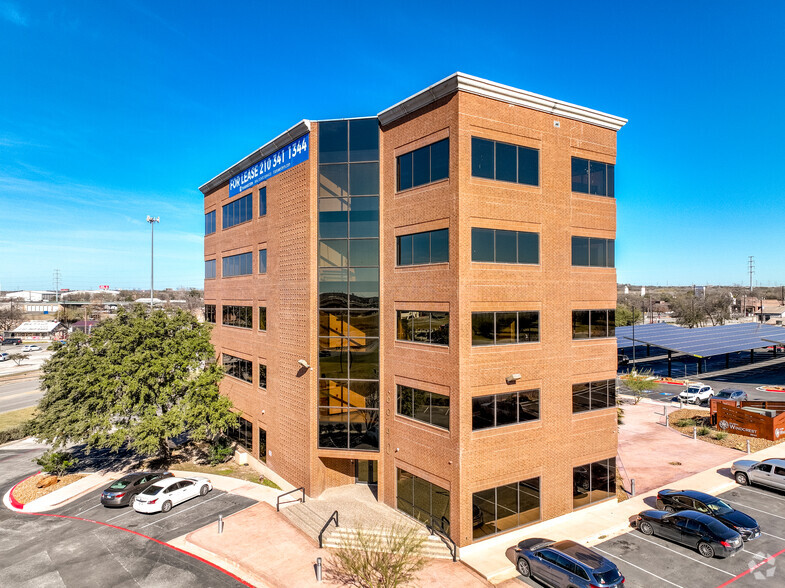 8940 Fourwinds Dr, San Antonio, TX à louer - Photo de l’immeuble – Image 1 sur 23