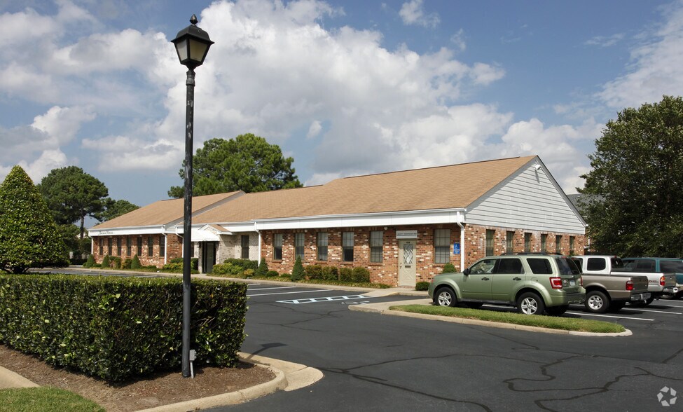 4521 E Honeygrove Rd, Virginia Beach, VA à vendre - Photo de l’immeuble – Image 2 sur 3