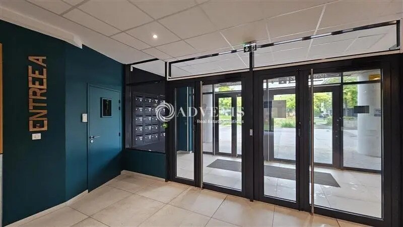 Bureau dans Roubaix à louer - Hall d’entrée – Image 3 sur 8