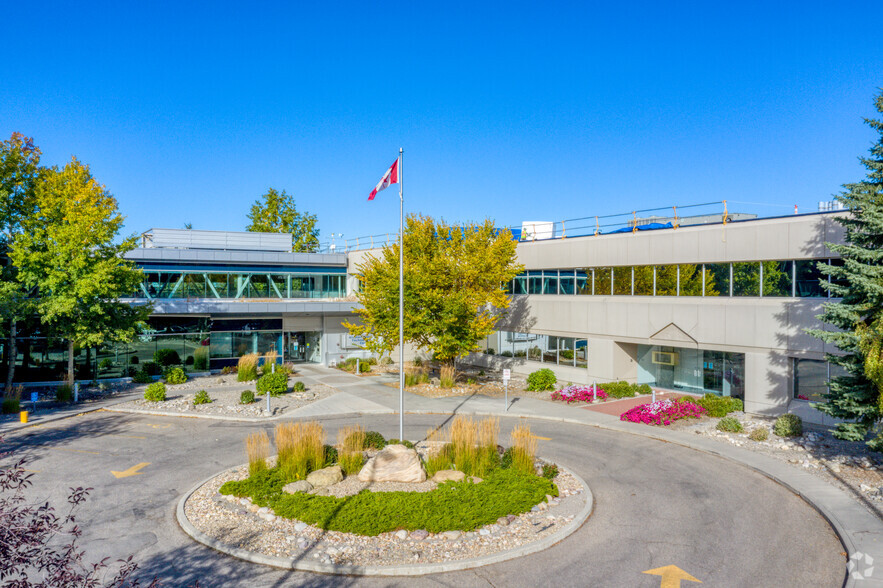 3553 31st St NW, Calgary, AB à louer - Photo principale – Image 1 sur 5