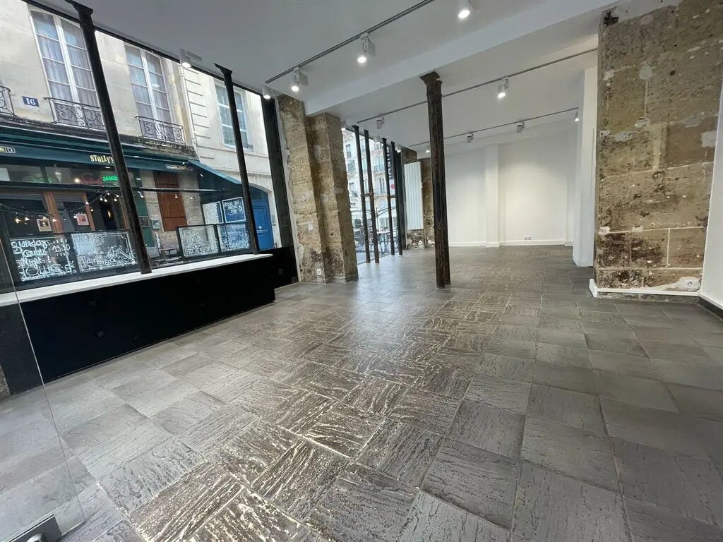 Local commercial dans Paris à louer Photo de l’immeuble– Image 1 sur 7