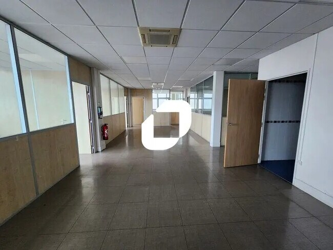 Plus de détails pour Bureau, Local d'activités à louer