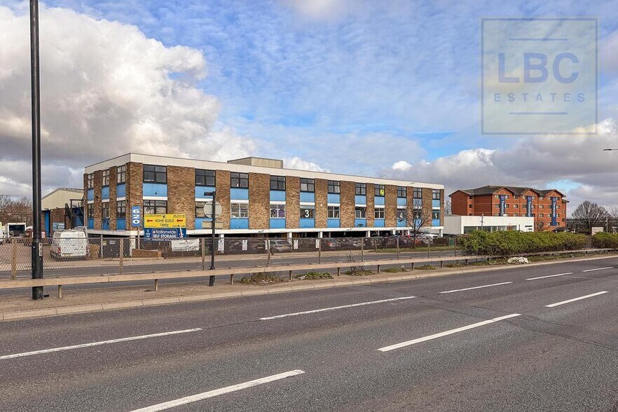 620 Western Av, Londres à louer - Photo de l’immeuble – Image 2 sur 24