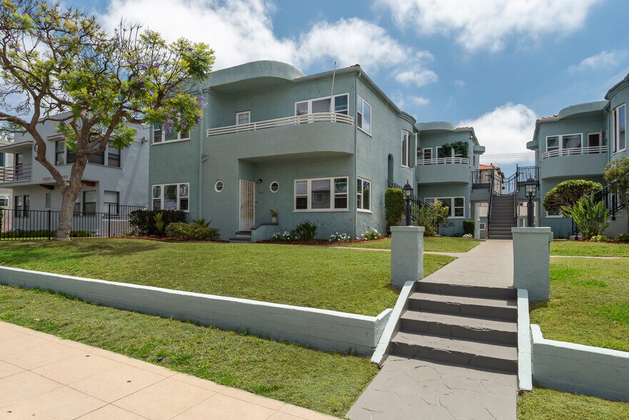 349-363 D Ave, Coronado, CA à vendre - Photo de l’immeuble – Image 2 sur 25