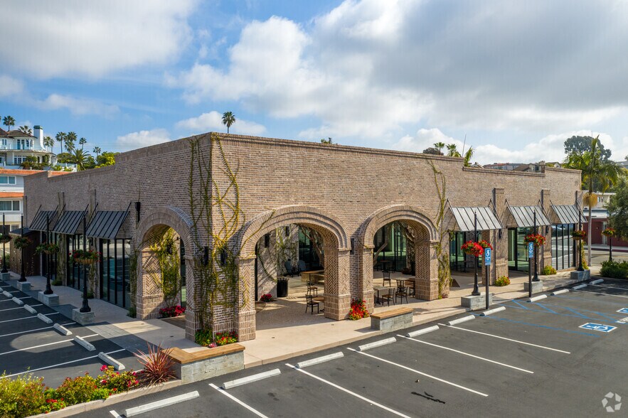 149 Riverside Ave, Newport Beach, CA à louer - Photo de l’immeuble – Image 2 sur 22