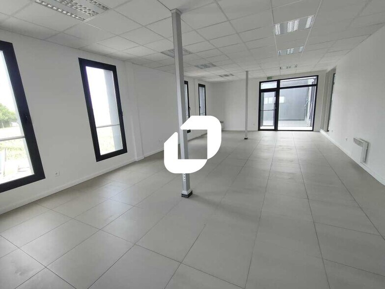 Bureau dans Buc à louer - Photo de l’immeuble – Image 1 sur 9