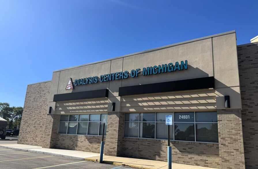 24931 Kelly Rd, Eastpointe, MI à vendre - Photo de l’immeuble – Image 3 sur 6