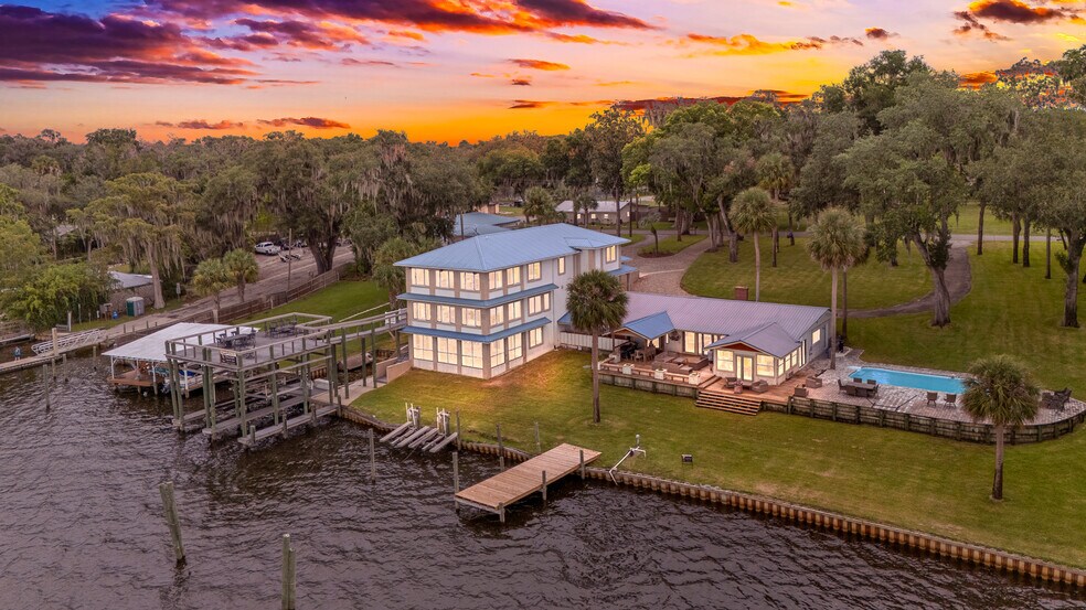 703 Front St, Welaka, FL à vendre - Photo de l’immeuble – Image 2 sur 5