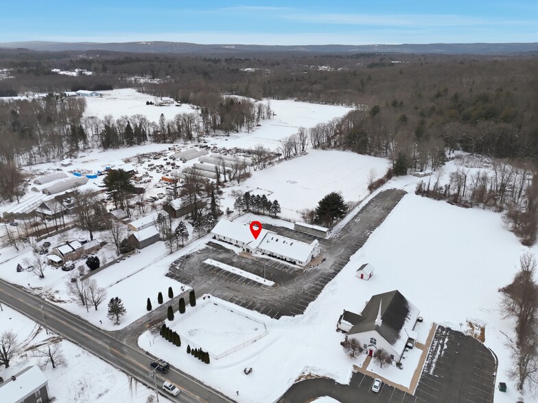 261 College Hwy, Southwick, MA à vendre - Photo principale – Image 1 sur 19