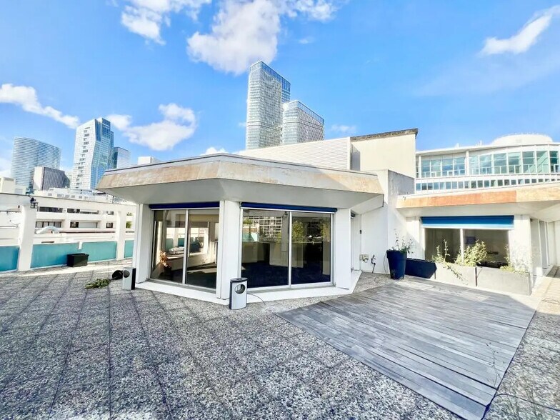 Bureau dans Puteaux à louer - Photo de l’immeuble – Image 1 sur 8