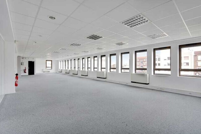 Plus de détails pour 37 Rue De Neuilly, Clichy - Bureau à louer