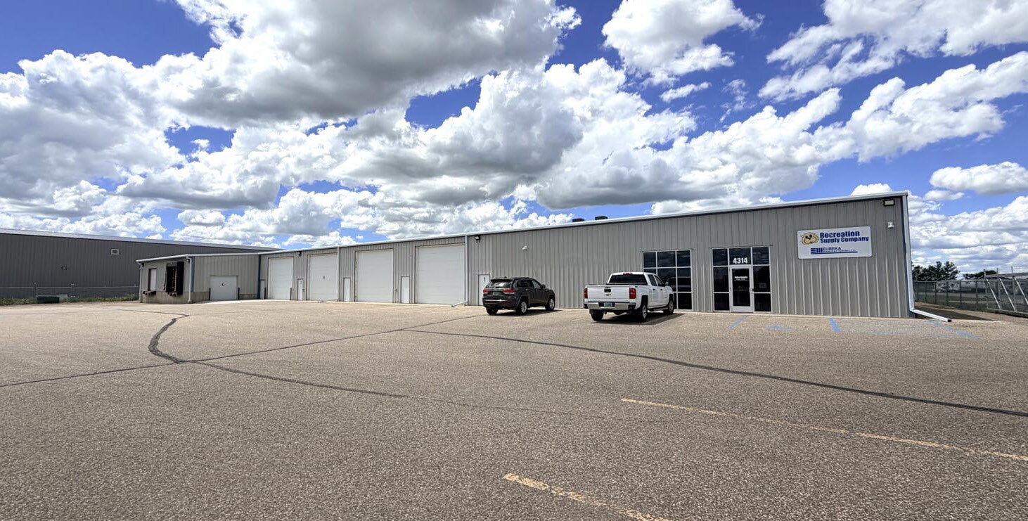 4314 Centurion Dr, Bismarck, ND à vendre Photo de l’immeuble– Image 1 sur 39