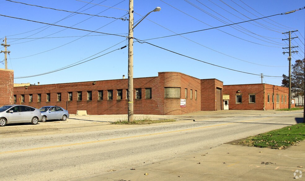 5205 Grant Ave, Garfield Heights, OH à louer - Photo de l’immeuble – Image 1 sur 2