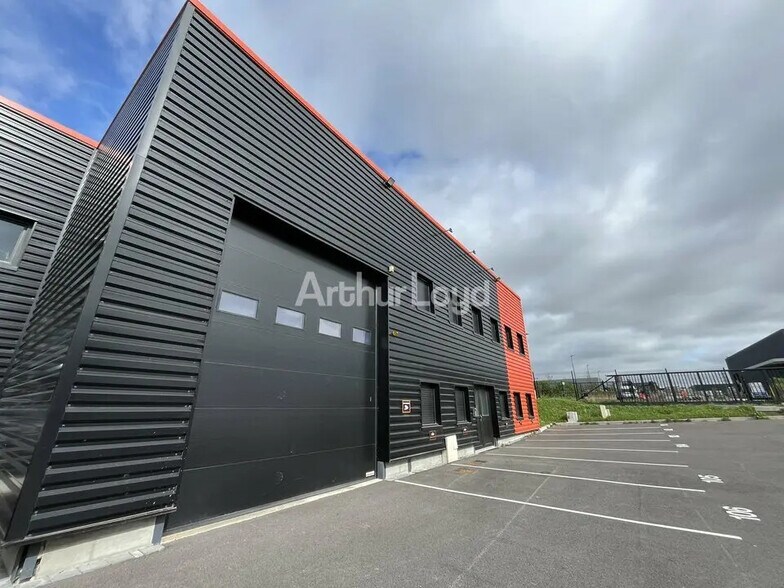 Local d’activités dans Cernay-lès-Reims à louer - Photo de l’immeuble – Image 2 sur 6