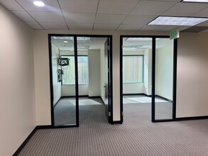 5550 Topanga Canyon Blvd, Woodland Hills, CA à louer Photo intérieure– Image 1 sur 2