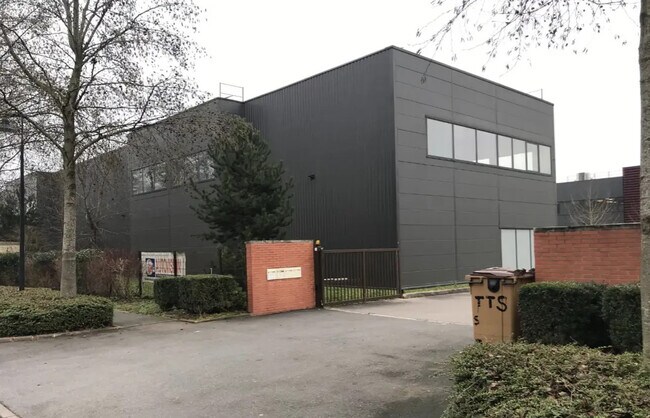 Plus de détails pour Local d'activités à louer