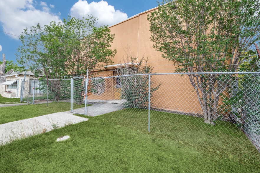 4810 San Pedro Ave, San Antonio, TX à vendre - Photo principale – Image 1 sur 9