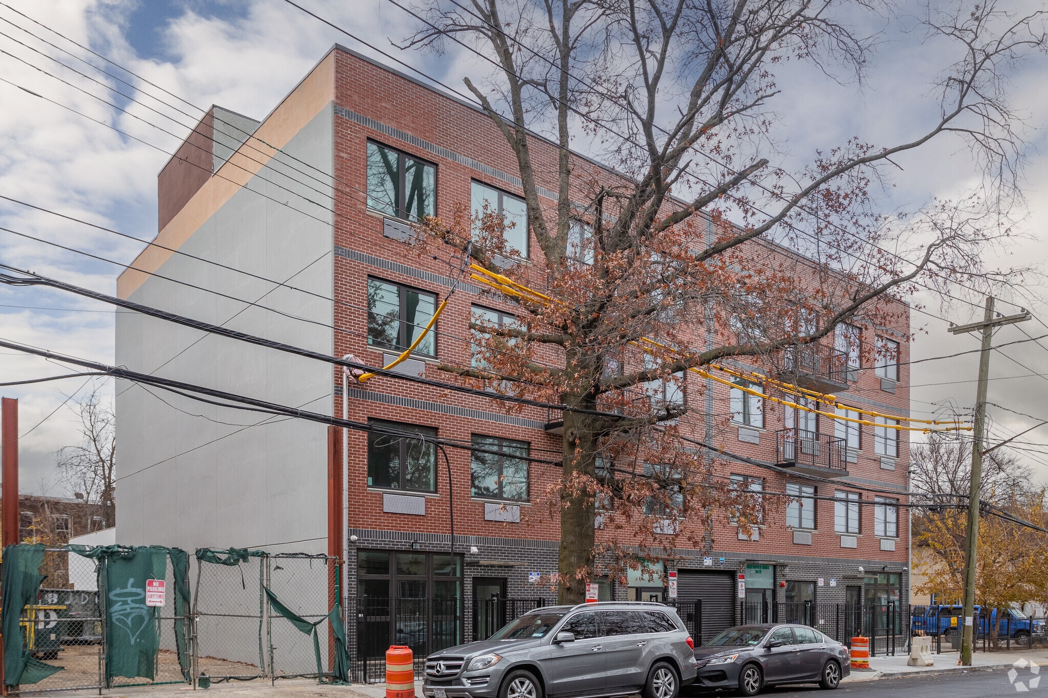 10625 Guy R Brewer Blvd, Jamaica, NY à louer Photo principale– Image 1 sur 17