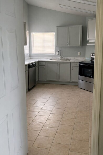 6831 Juniper Ave, Fontana, CA à vendre - Photo de l’immeuble – Image 3 sur 9