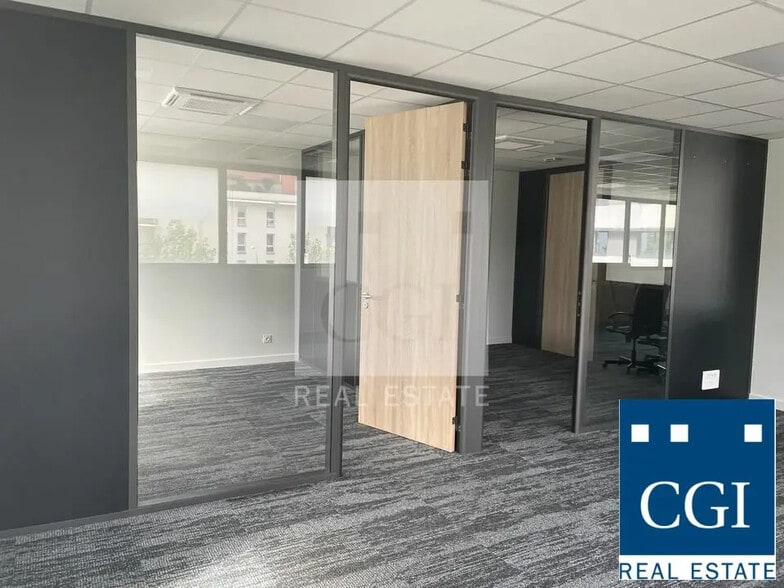 Bureau dans Seyssinet-Pariset à louer - Photo de l’immeuble – Image 2 sur 6