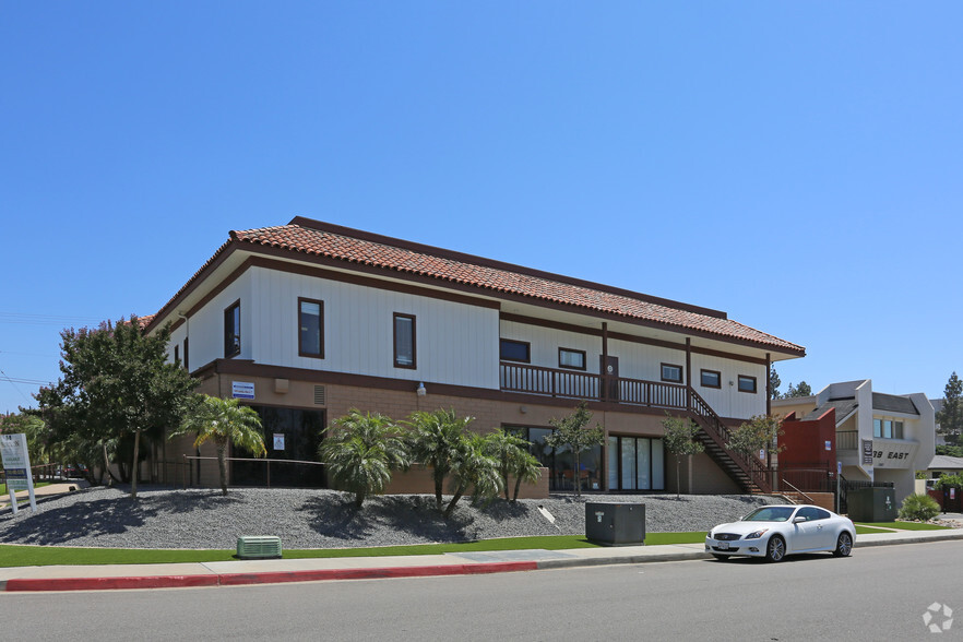 255 N Elm St, Escondido, CA à louer - Photo de l’immeuble – Image 1 sur 6